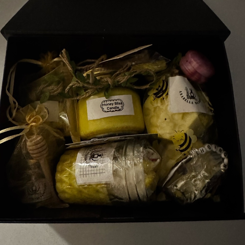 **Personalized Honey Candle Gift Box**